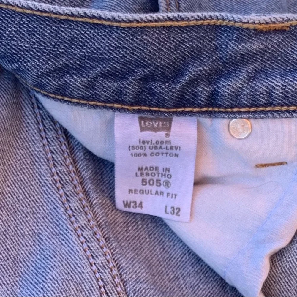 Levi’s 505 Regular Fit Medium Stonewash Denim Jeans ~ Men’s 34/32